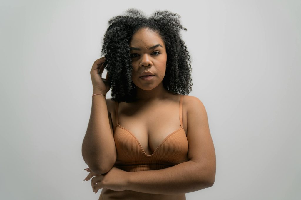 Redescubriendo la Belleza Interior: Estrategias para Aumentar la Autoestima Femenina Después de los 50 - como melhorar a Autoestima depois dos 50 anos